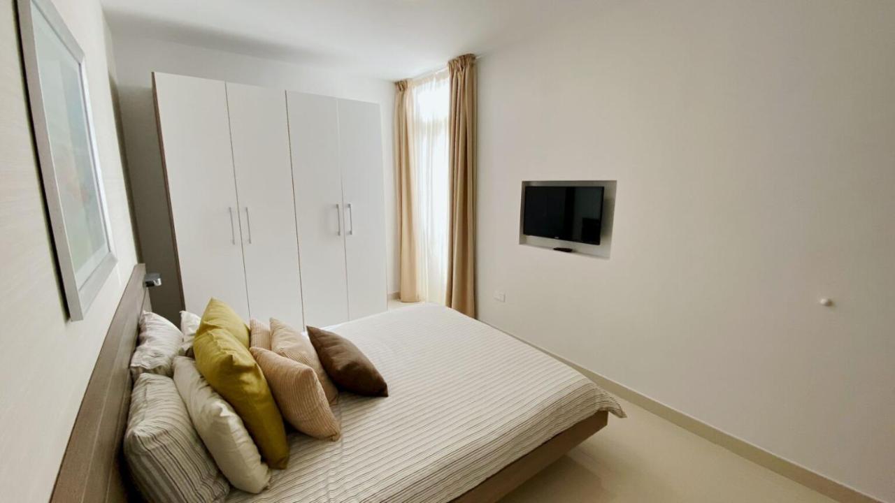 Point Sliema Sea Front Apartman Kültér fotó